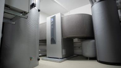 Sistema de bomba de calor instalado em ambiente interno.